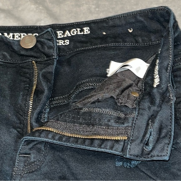 American Eagle Hi-Rise Festival Distressed Denim Black Shorts Women’s Size 2 - Picture 6 of 9
